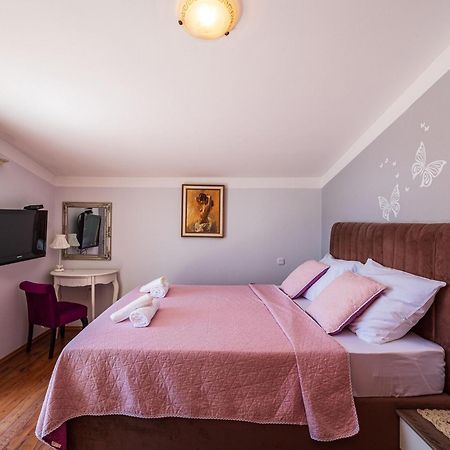 Beautiful Holiday Home With Private Pool, Nice Garden With Relax Area, Taverne 마슬레니차 외부 사진