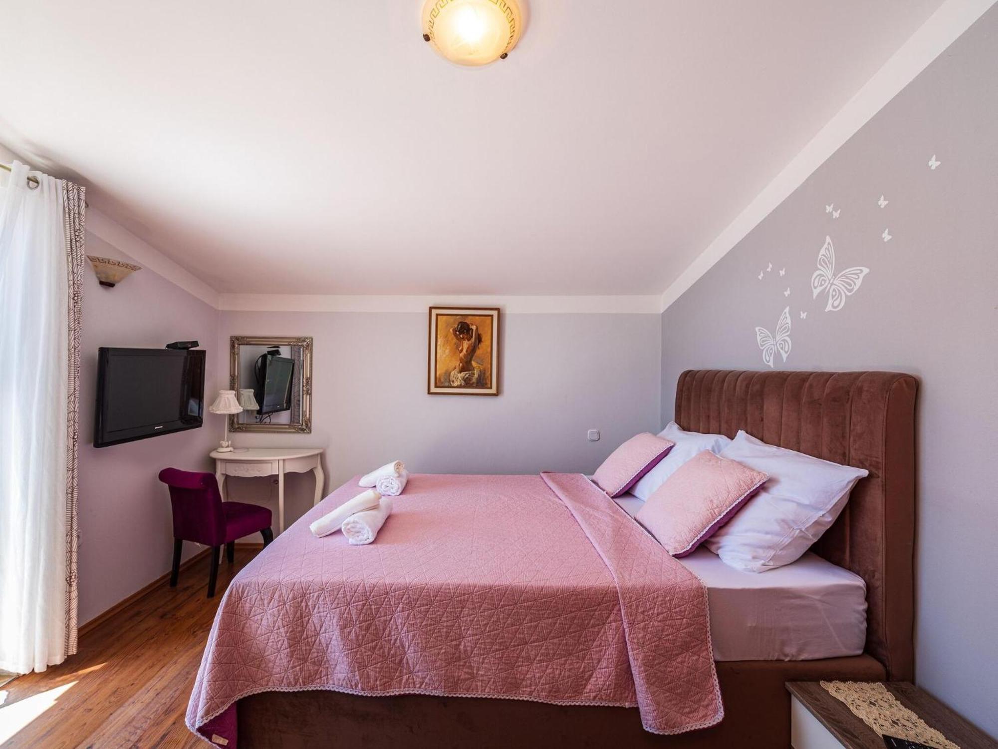 Beautiful Holiday Home With Private Pool, Nice Garden With Relax Area, Taverne 마슬레니차 외부 사진