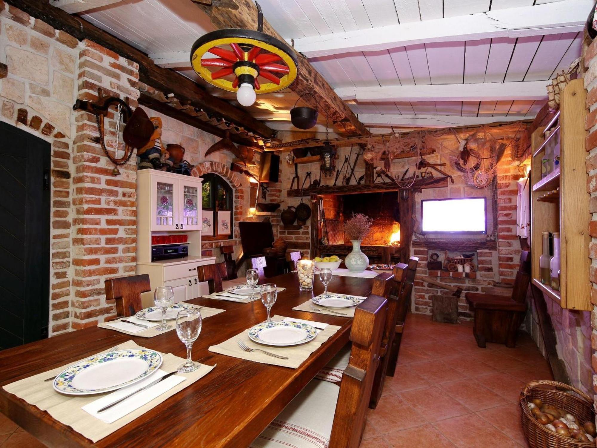 Beautiful Holiday Home With Private Pool, Nice Garden With Relax Area, Taverne 마슬레니차 외부 사진